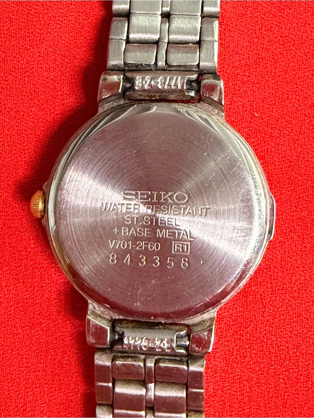 Seiko VintageTwo-Tone Silver and Gold Women's Wristwatch - Picture 4 of 9
